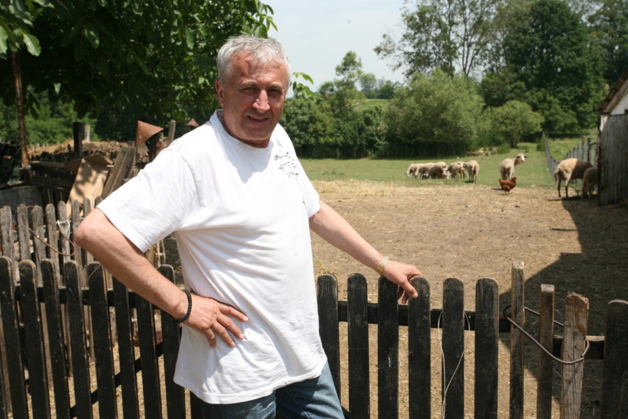DETINJSTVO JE PROVEO U TEŠKOM SIROMAŠTVU: Evo u kakvom luksuzu sada živi Era Ojdanić!