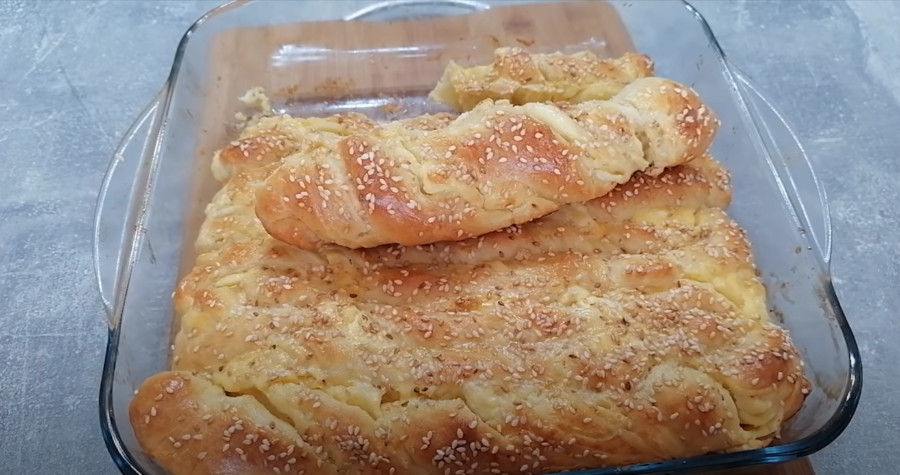 NEMA ČEKANJA DA TESTO NARASTE: Izvanredna pita od sira gotova za 25 minuta! (VIDEO)