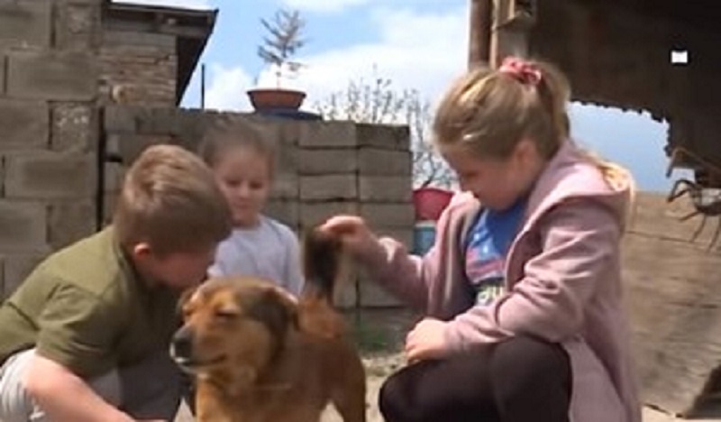 POTRESNA PRIČA IZ BRODA: Desetero dece uzrasta od 4 do 17 godina, ostalo je bez majke
