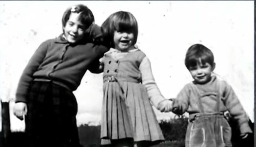 Ni posle pola veka misterija nestalih mališana nije rešena: Troje dece su otišli na plažu i više se nikada nisu vratili (VIDEO)