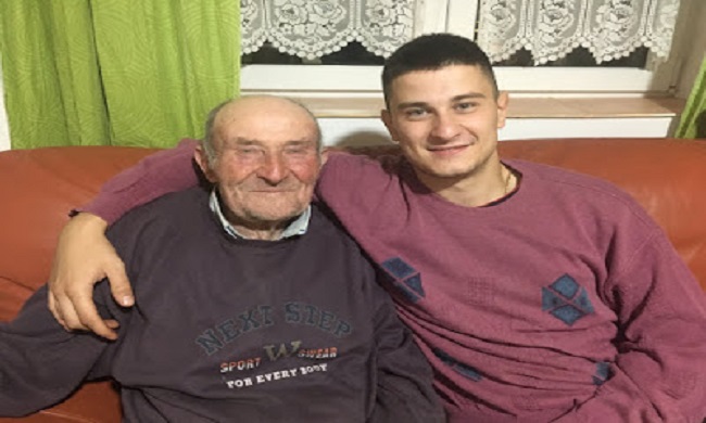 Krstići ne zaboravljaju pretke, svima su dali lekciju kako treba brinuti o ostarelim baki i deki