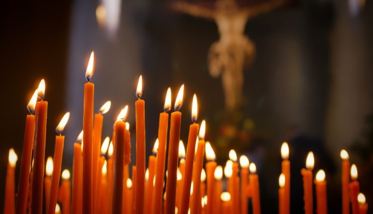 NAJČEŠĆE GREŠKE KOJE PRAVE VERNICI, A DA NISU NI SVESNI: Običaji koji nemaju veze sa pravoslavljem!