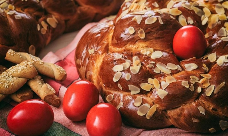 DANAS JE POBUSANI PONEDELJAK Izlazi se na groblje i nose farbana jaja