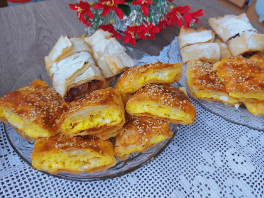 ŽELITE PITU SA SIROM ILI JABUKAMA? Ovo je genijalan način kako da dobijete najukusnije pecivo!