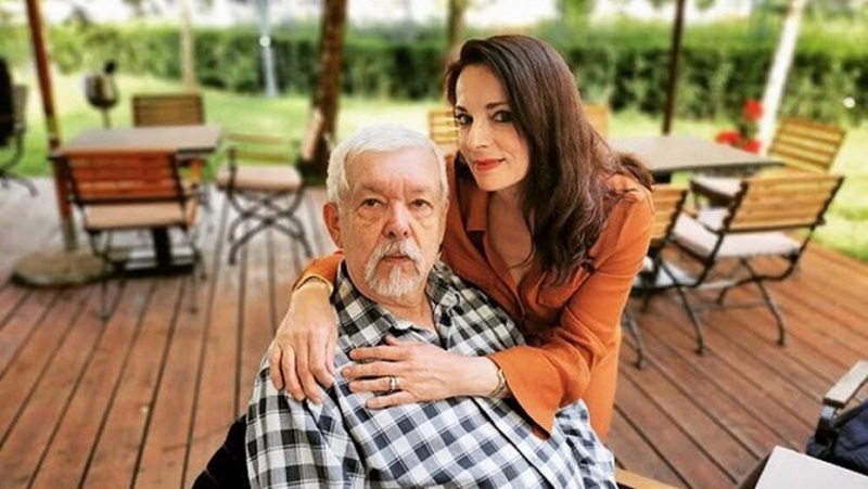 TITOVA UNUKA I SIN ZAJEDNIČKOM FOTOGRAFIJOM ODUŠEVILI REGION! Miša Broz napunio 80 godina, a Saša mu ovim rečima čestitala