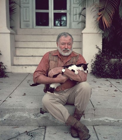 ERNEST HEMINGVEJ:  Od svih životinja, samo čovek ume da se smeje, a ima najmanje razloga za to