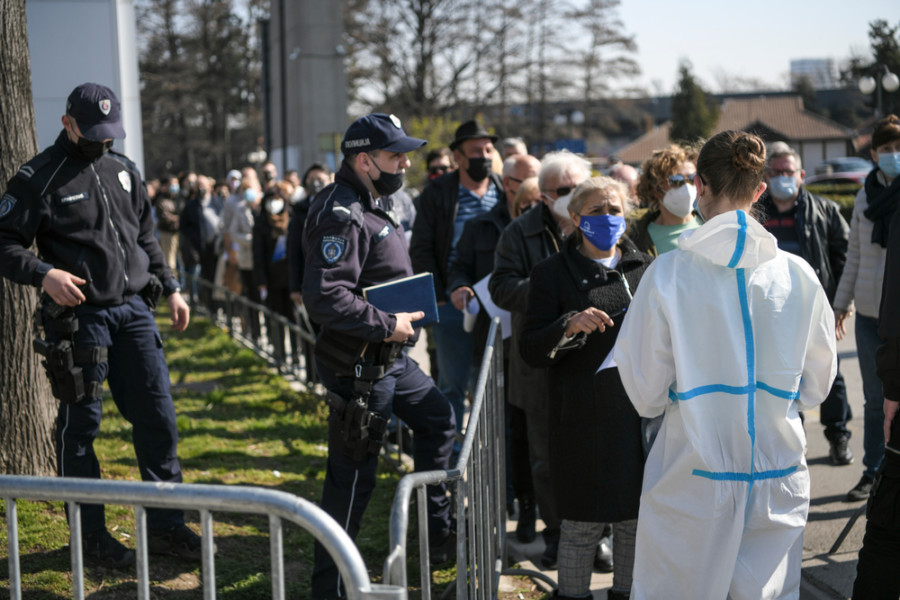 OGLASILO SE MINISTARSTVO ZDRAVLJA: Ovo je prava istina o smrti muškarca ispred kovid ambulante