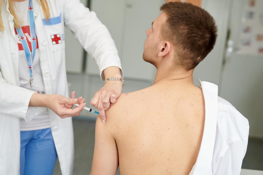 "ERIS" SE NEZAUSTAVLJIVO ŠIRI Već sledećeg meseca stižu vakcine za novi soj korona virusa