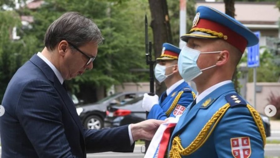 VUČIĆ POLOŽIO VENAC NA SPOMENIK JUNACIMA SA KOŠARA: Beskrajno vam hvala na časti koju ste dali Srbiji! Slava svim našim poginulim junacima!