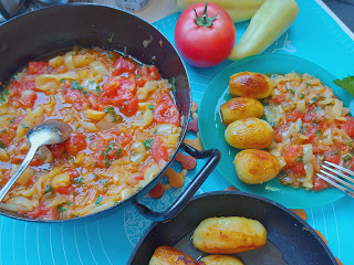RECEPT ZA NAJOMILJENIJE SRPSKO JELO - Sataraš sa mladim krompirićima, spreman za tili čas (VIDEO)