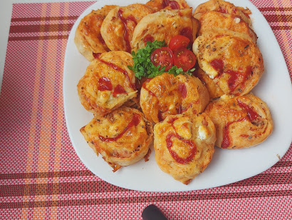 RECEPT KOJI MENJA DRUGIH PET - Pica pita, fantazija ukusa! Ovako nešto nećete naći u pekari (VIDEO)