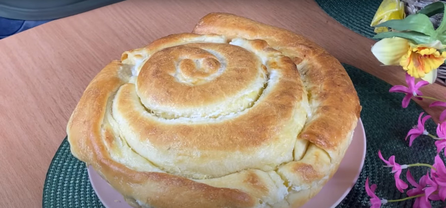 NAPRAVITE TRADICIONALNU PITU SA SIROM Zove se samsa, da li ste je jeli?