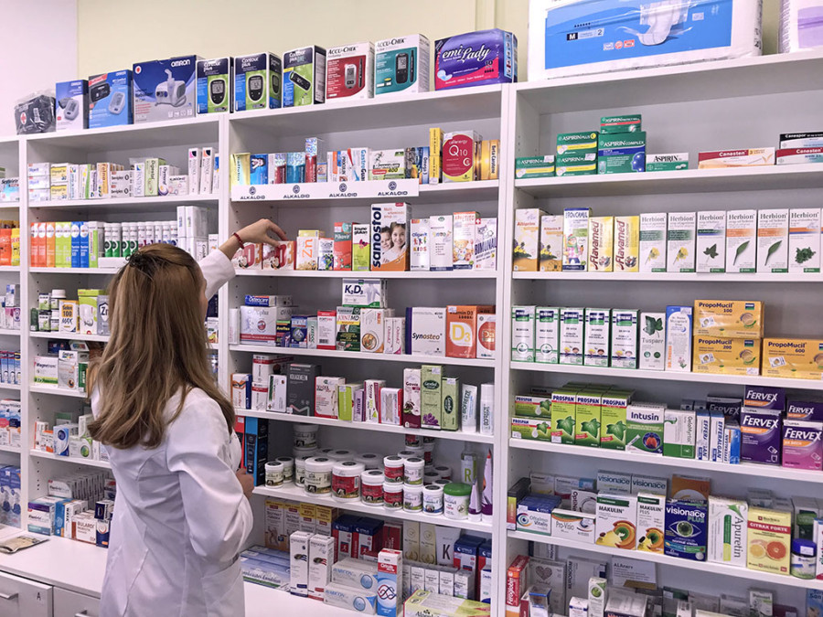 FARMACEUTI SE BOGATE NA LEČENJU RAKA Po terapiji im ostane i 1.000 evra