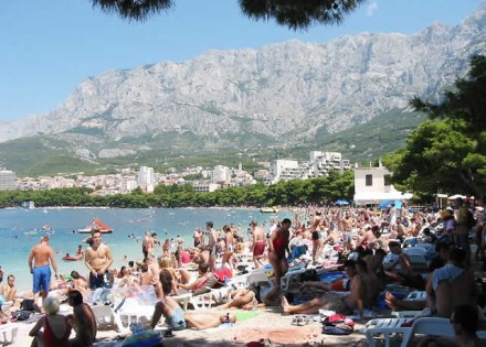 DA LI SEĆATE MAKARSKE, ČANJA, SPORTSKIH IGARA? Evo kako se letovalo u staroj Jugoslaviji: Radnici su milom ili silom išli na more, a evo i zbog čega