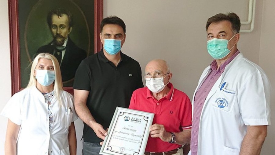PREKINUO PENZIJU DA BI POMAGAO KOLEGAMA TOKOM EPIDEMIJE: Šabačka bolnica se zahvalila plemenitom kolegi!