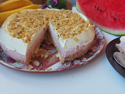 IDEALNA LETNJA POSLASTICA: Sladoled torta, hladi, osvežava, a ima božanski ukus (VIDEO)