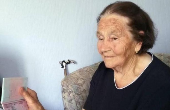 VIDIMO SE 2028! BAKA MARA SA 100 GODINA DOBILA PASOŠ JER IDE ZA NEMAČKU: Zdrava kao čelik, zato što ne radi ono što mi činimo svaki dan