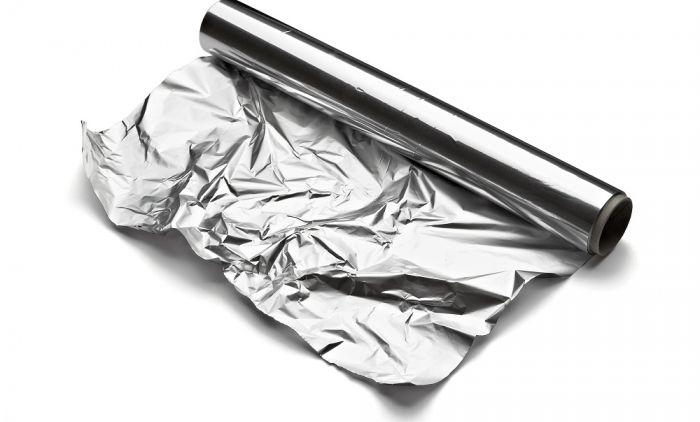ČEMU SVE SLUŽI ALUMINIJUMSKA FOLIJA Ima dve strane a mnogi ih ne koriste pravilno