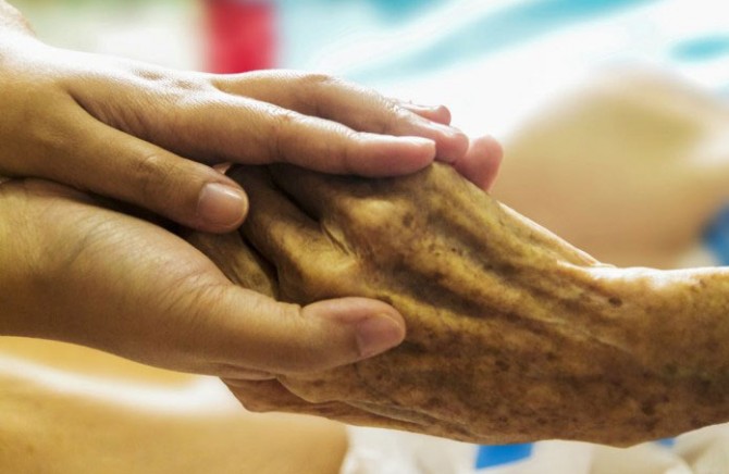 POTRESNO SVEDOČANSTVO MEDICINSKE SESTRE: Evo zbog čega se najčešće kaju ljudi na samrti