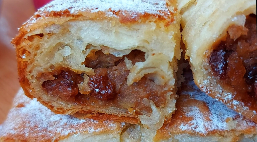 OVAKO NEŠTO NISTE PRAVILI: Fantastična pita sa plazmom, suvim groždjem i rumom!