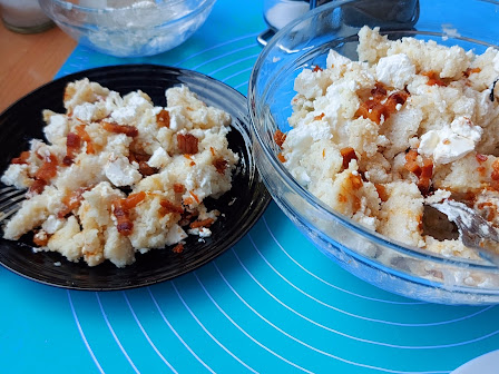 RECEPT ZA TRADICIONALNO SRPSKO JELO: Kačamak sa čvarcima i slaninicom, da vam pođe voda na usta (VIDEO)