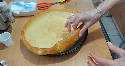 KAD BAKA NA BRZINU SPREMI ODLIČAN SLATKIŠ Preukusne palačinke, bez stajanja za šporetom, a fantastično hrskave i tanke (VIDEO)