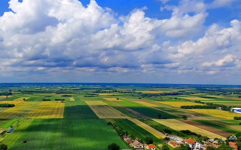 AKO IMATE NEGDE PARČE ZEMLJE POGLEDAJTE CENE Za hektar možete dobiti i 30.000 evra