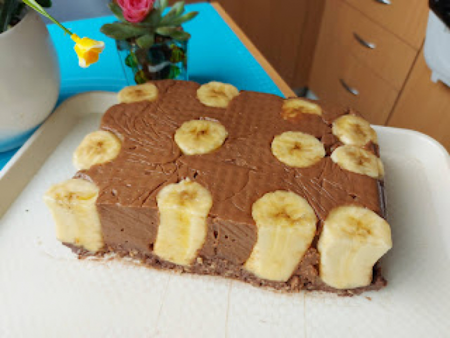 UŽIVANJE ZA 10 MINUTA Torta sa pudingom, orahom i bananama(VIDEO)
