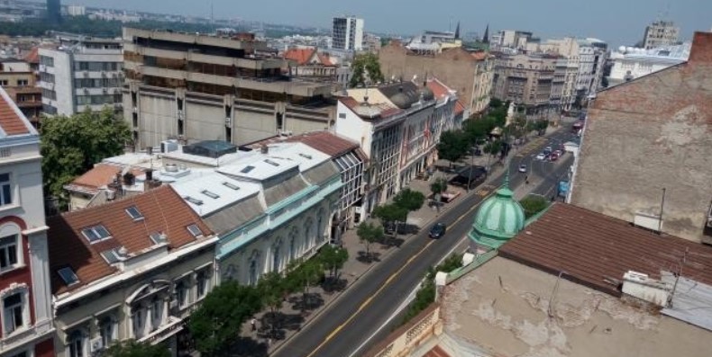 POGLEDAJTE OVAJ DIVAN PRIZOR SA TERAZIJA Potez radnika Gradske čistoće koji pomaže baki da pređe ulicu oduševio celu Srbiju