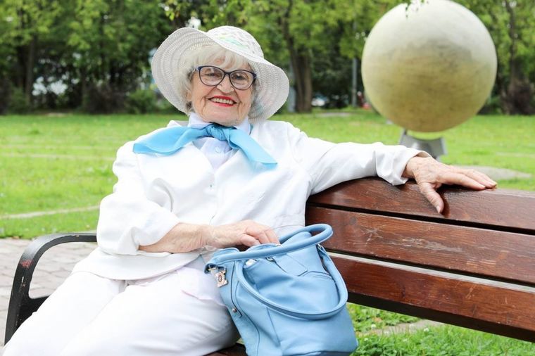 NE PIJE LEKOVE, I NIKAD SE NE ŽALI: Savet za sreću ove Ruskinje (90) oduševio je čitav svet!