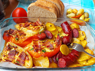 NEŠTO NOVO IZ BAKINE KUHINJE Neverovatna kombinacija povrća i dimljenih kobasica, podelite recept sa komšinicom, biće vam zahvalna (VIDEO)