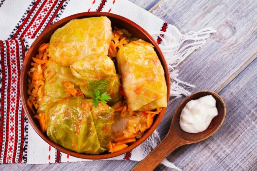 NAJUKUSNIJE SLAVSKE SARME KOJE ĆETE RADO PRAVITI SVAKE GODINE: Mogu da traju dugo, a savršeno su sočne (RECEPT)