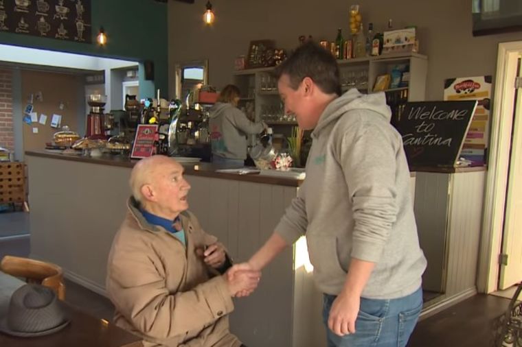 UDOVCU (89) JE DOSADILO DA BUDE USAMLJEN: Doneo je odluku koja mu je promenila život! (VIDEO)