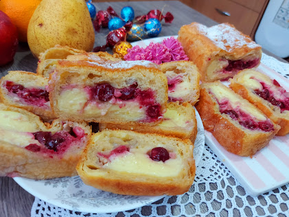 RECEPT ZA NEODOLJIVU DOMAĆU POSLASTICU Vrhunska kraljica pita sa voćem, očeravajući užitak (VIDEO)