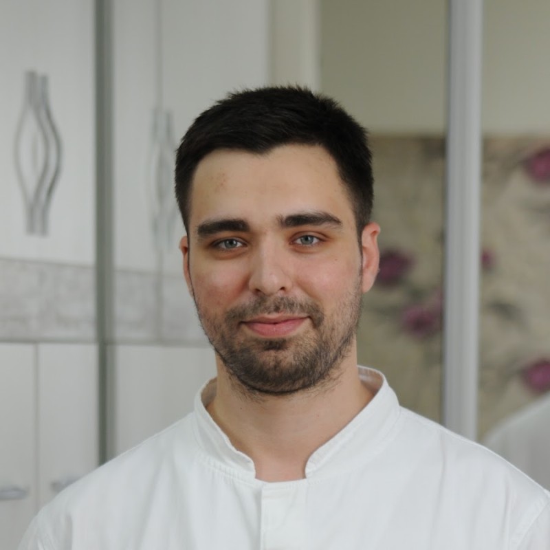 DOKTOR MILOŠ ŽIVKOVIĆ : “Borba”sa trendovima u estetici, koje nameću društvene mreže...
