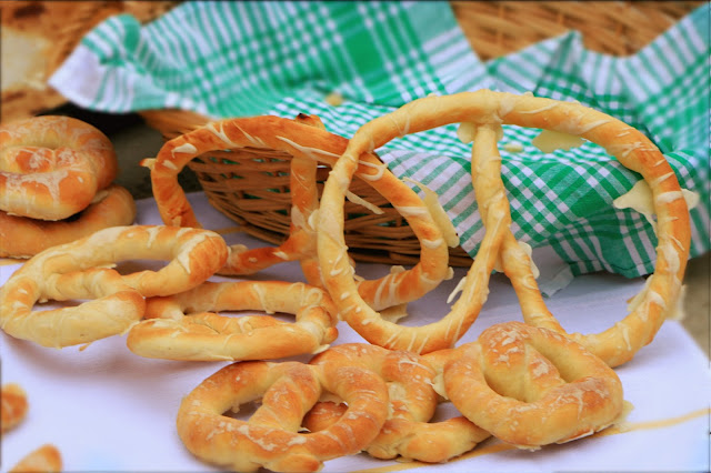 DANAS ZA SLATKI DORUČAK: Brzi recept za perece kao iz pekare