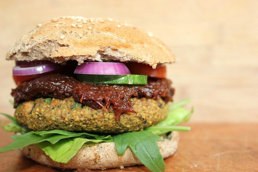 ZA UKUSAN I ZDRAV RUČAK: Brzi veganski burgeri puni proteina!