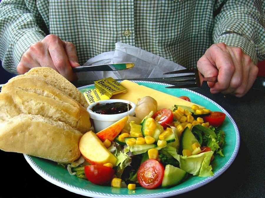 AKO OVAKO DORUČKUJETE, PRAVITE HAOS U ŽELUCU! Nutricionistkinja dala najvažnije savete za ishranu tokom posta