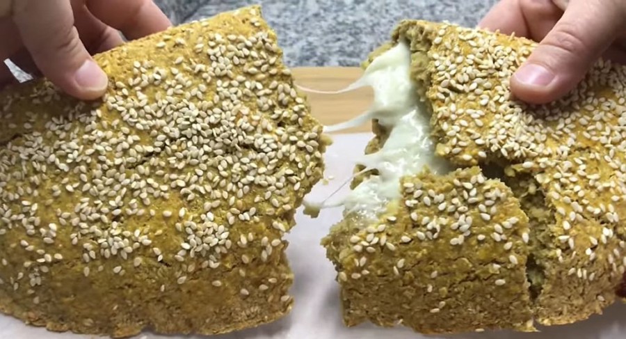 MEKANO PECIVO OD OVSENIH PAHULJICA, A IZNUTRA JE TOPLJENI SIR: Pravi se lako i superbrzo, a savršeno je uz jogurt!