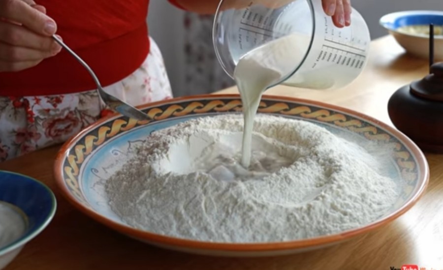 ZAPIŠITE RECEPT ZA BOŽIĆNU ČESNICU NA VREME  Mesi se rano ujutru na Božić, kada prvo zvono zazvoni u crkvi