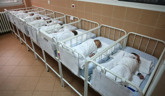 MIRSA I SLAVE VEĆ POLA VEKA TRAŽE SINA "Ubeđeni smo da je živ, svake noći ga sanjamo", kažu, uvereni da im je dete ukradeno u porodilištu