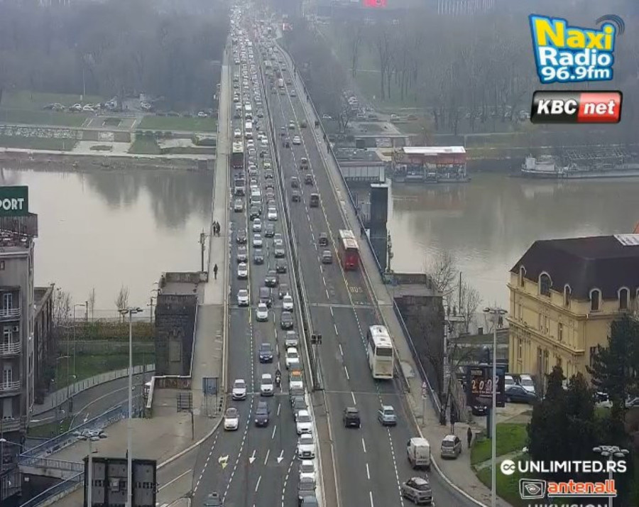 PRETPRAZNIČNE GUŽVE U BEOGRADU: Ove delove grada izbegavati i pripremiti se na vreme, bez opterećenja dočeka Nove Godine
