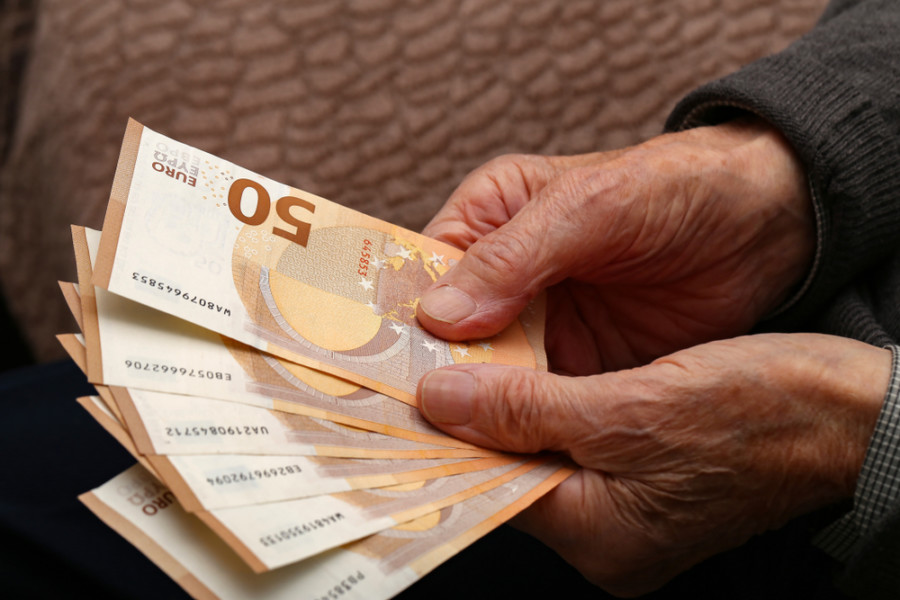 ISKRENA ISPOVEST GASTARBAJTERA: Osećam se kao bankomat, svi misle da mi pare padaju sa neba!