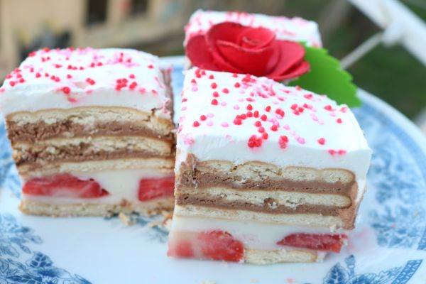 PREDIVNA, OD KEKSA I VOĆA: Torta koja se topi u ustima