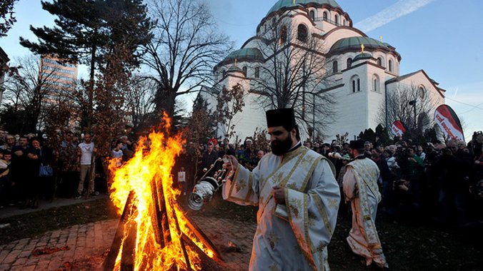 SUTRA VERNICI PROSLAVLJAJU BADNJI DAN Praznik pun simbolike i rituala! Iznesite iz kuće stolice, metle i igle