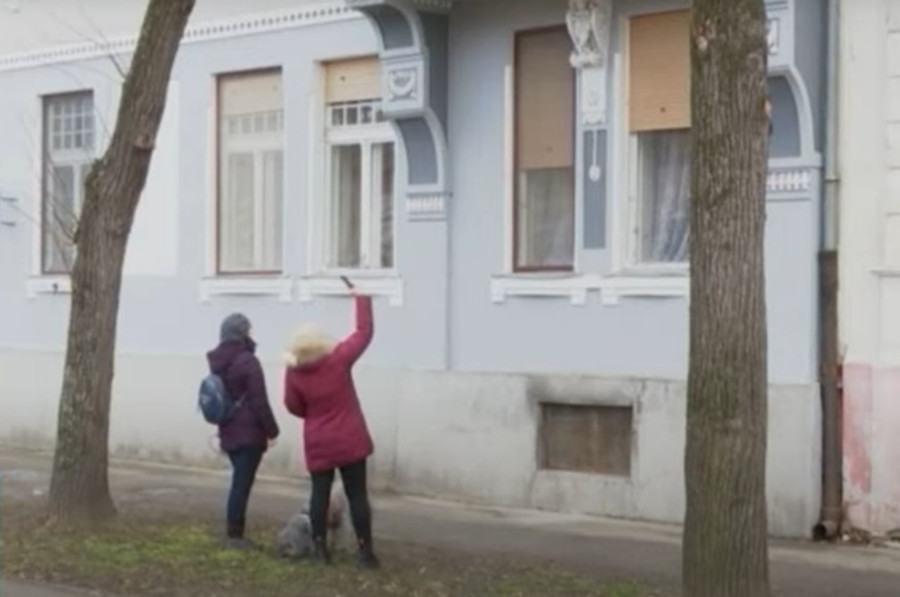 VELIKI PROMOTER SVOG GRADA: Bivša bibliotekarka i njen pas otkrivaju "tajne lepote Kikinde" (VIDEO)