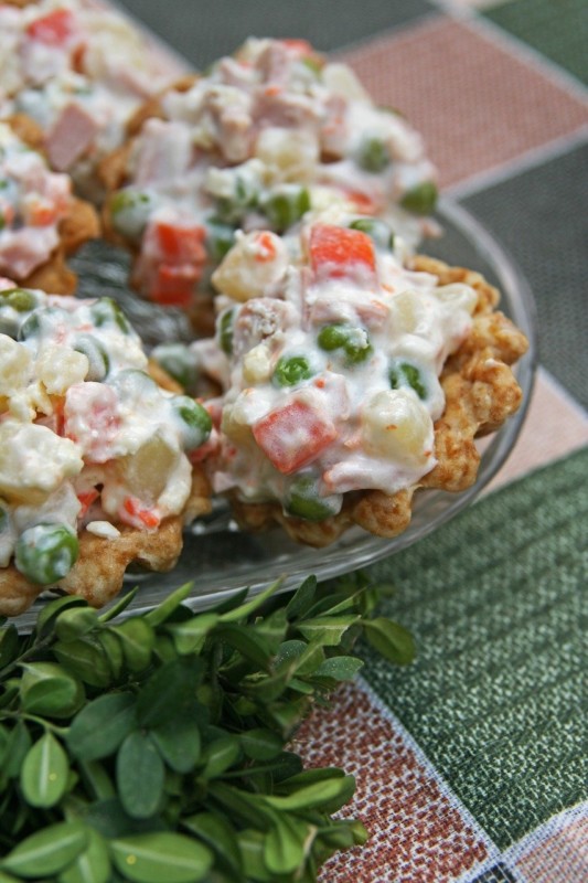 KAKO SE KROZ ISTORIJU SPREMALA RUSKA SALATA: Svaka je bila neodoljivog ukusa, recept se krao!