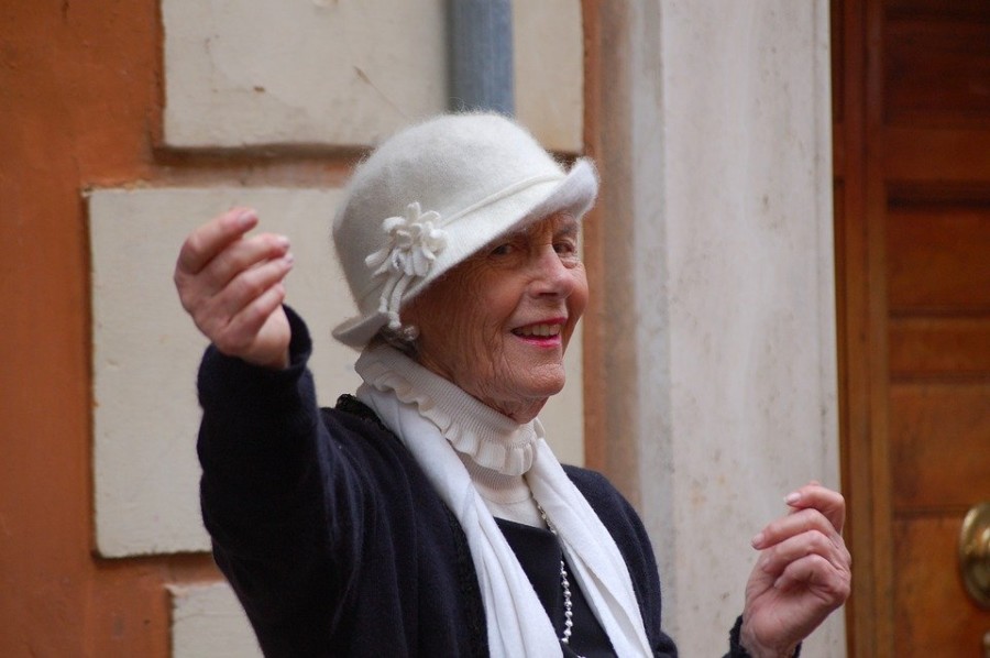 POZAJMI, UŠTEDI, ODLOŽI, KUPI ŠTA TI DUŠA TRAŽI: Velika lekcija jedne mudre prabake (90)!