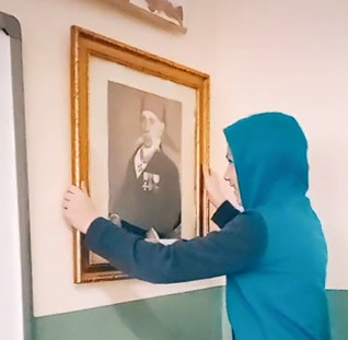 ŠOKANTAN PRIZOR U ŠKOLI U SRBIJI: Đak skinuo sliku Vuka Karadžića i pogledajte šta je pronašao na poleđini ! (VIDEO)