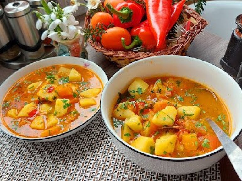 RECEPT ZA NAJZDRAVIJE JELO NA KAŠIKU Krompir paprikaš, okrepiće organizam za tili čas (VIDEO)